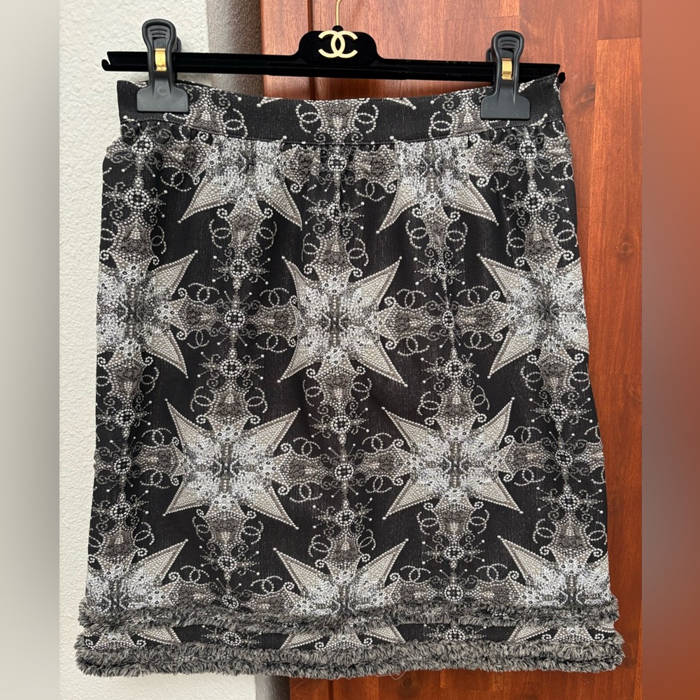Authentic CHANEL Black and silver Star CC logo skirt 38